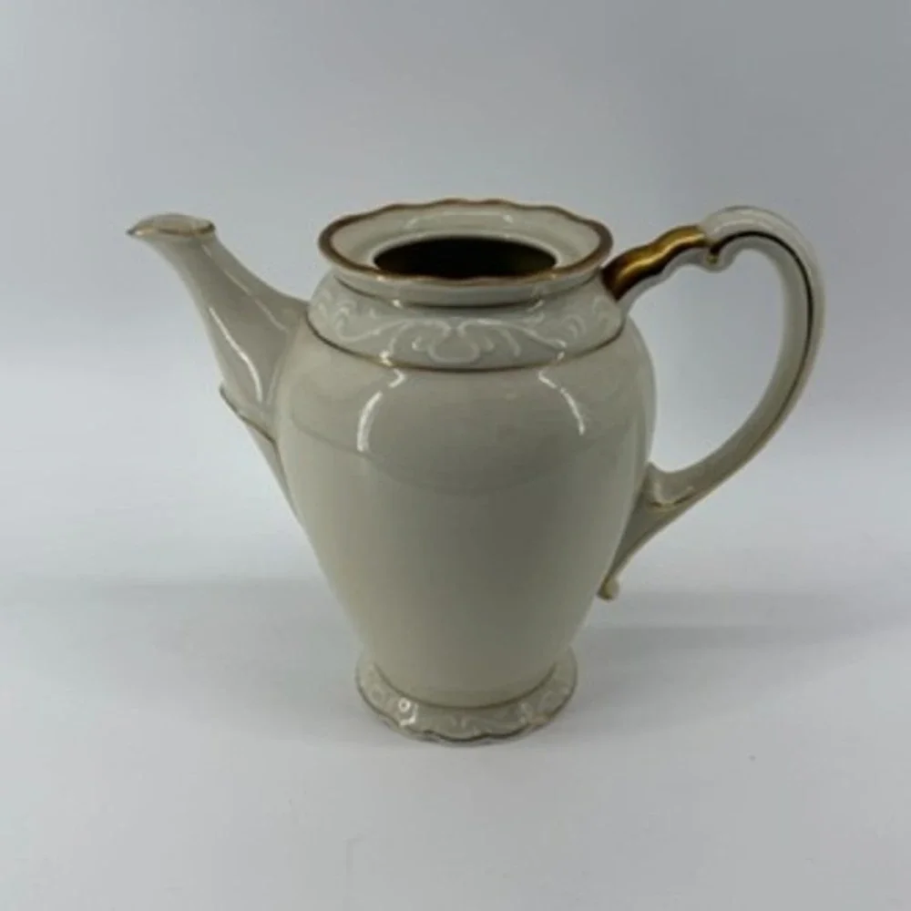 Bavaria Sonnenporzellan D&R W Weissenstadt Gold Trim Scalloped Coffee Teapot